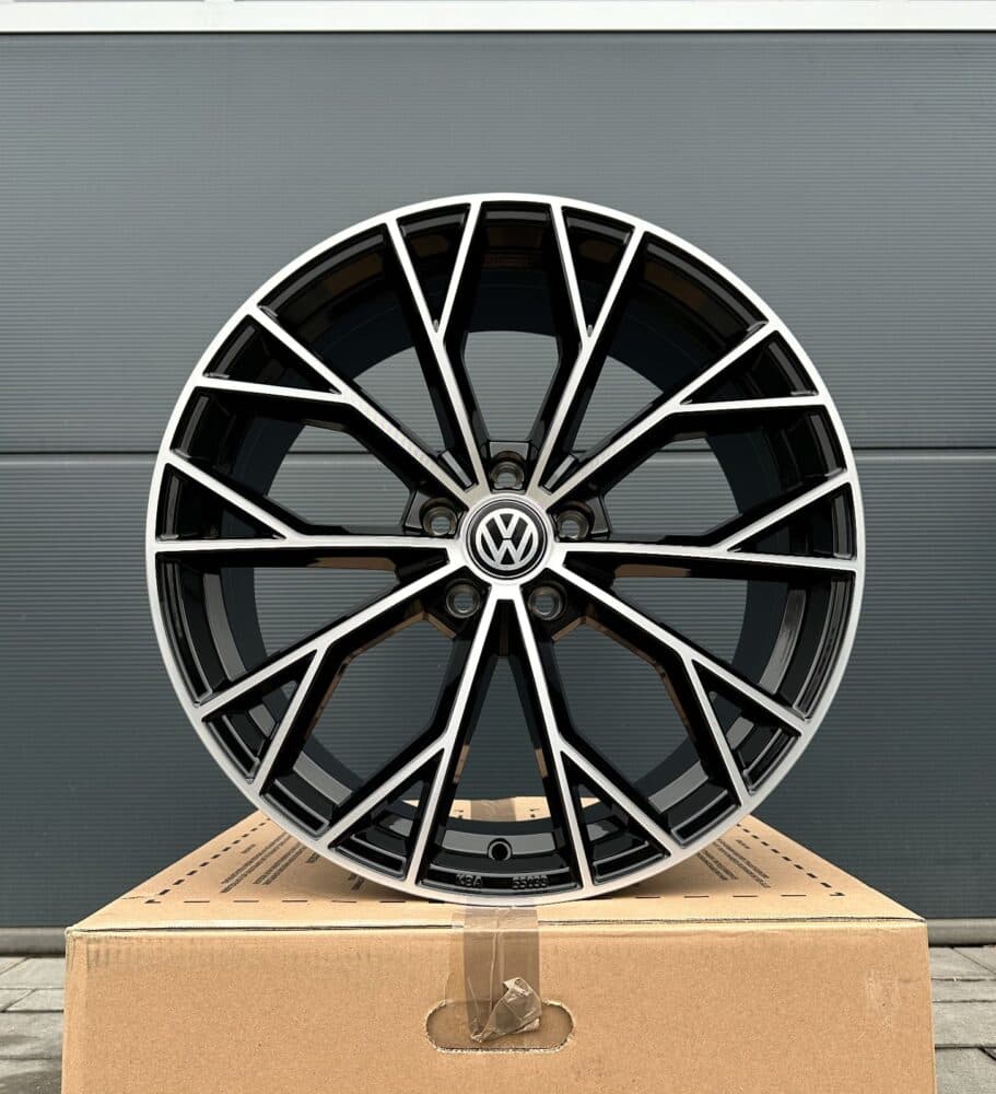 4x 18 Zoll Felgen Ultra UA23 schwarz für VW Passat CC Phaeton 3D Sharan 7N